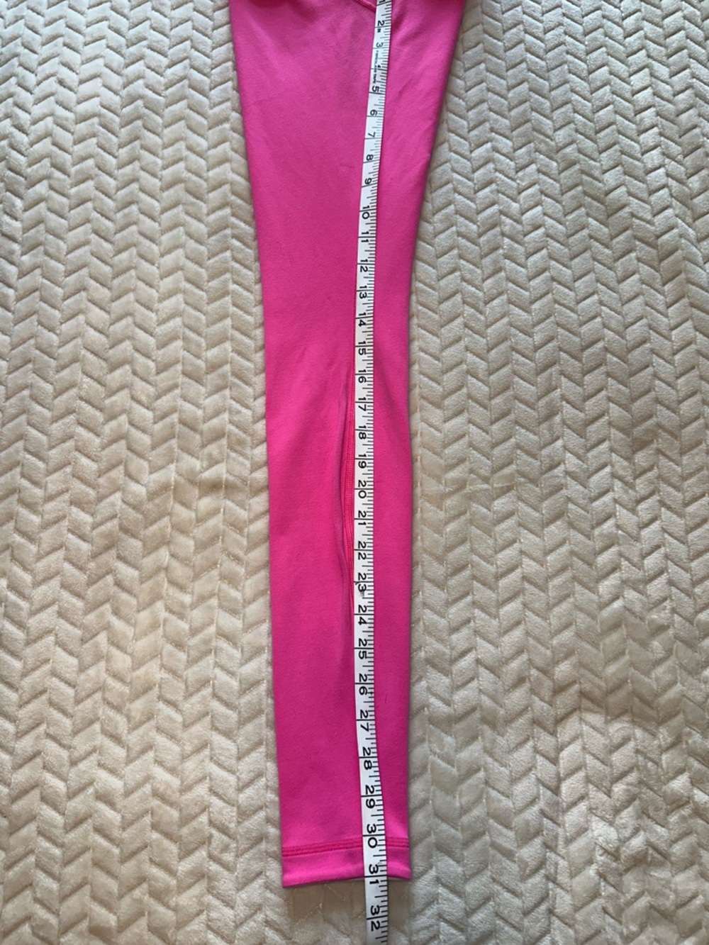Lululemon Wunder Under Pant Reversible
Parfait Pink & Pinkelicious Size 4 - Picture 11 of 12